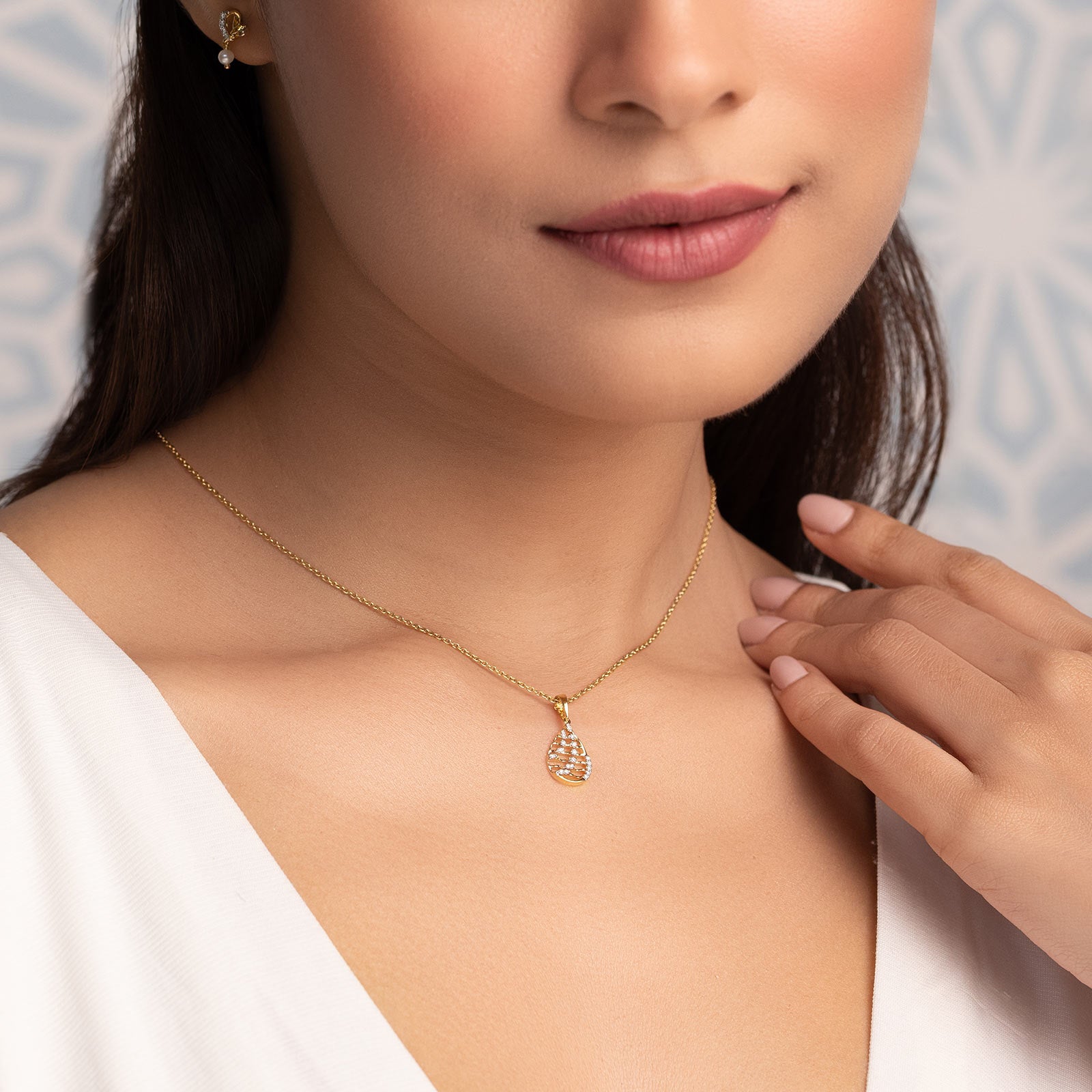 Teardrop Gold Diamond Pendant