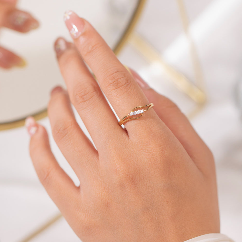 Infinity Ripple Gold Diamond Ring