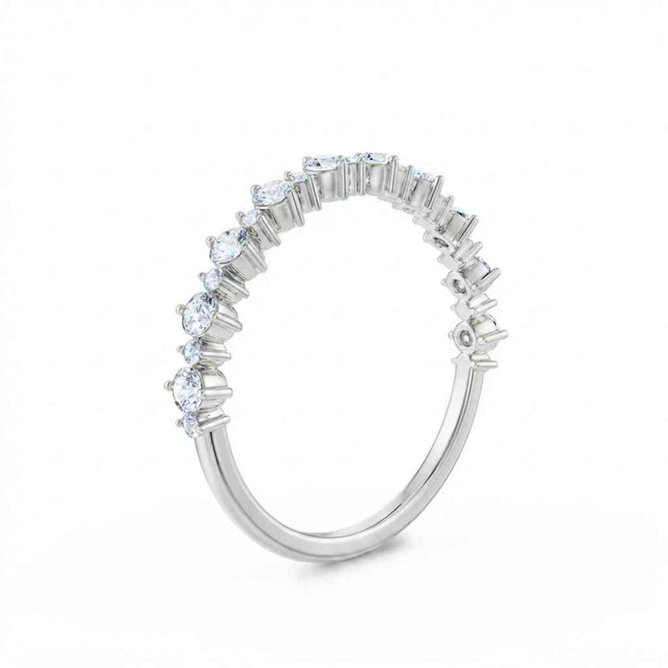 Graduated Round Diamond Gold Ring