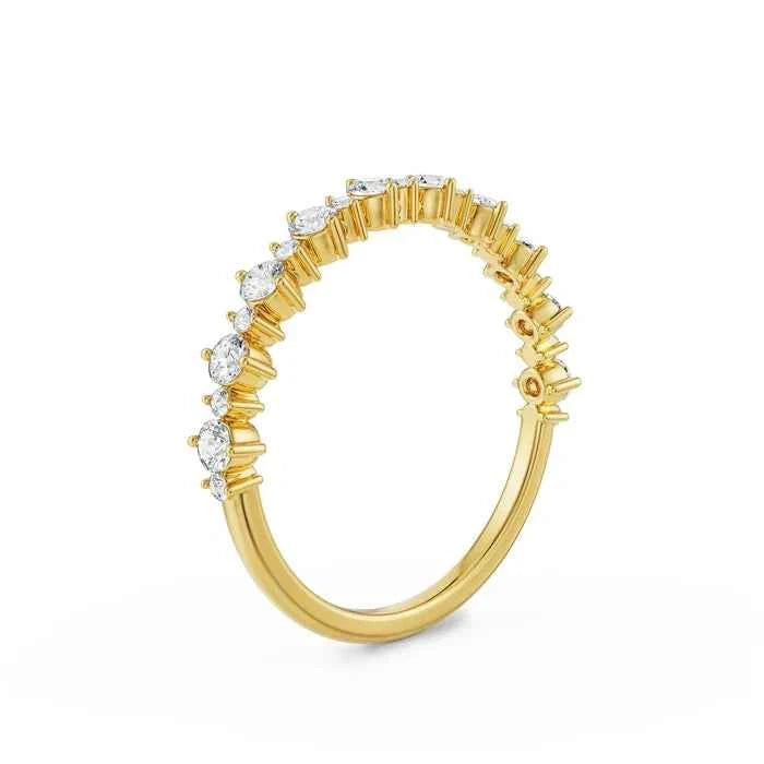 Graduated Round Diamond Gold Ring
