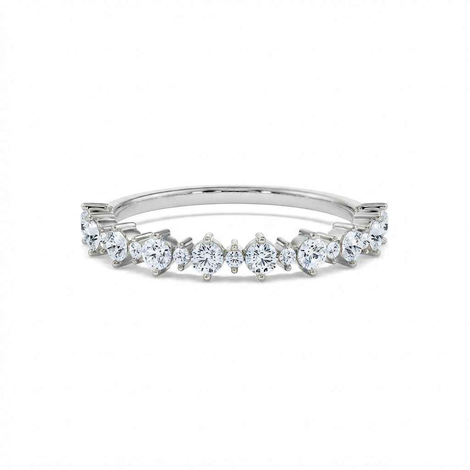 Graduated Round Diamond Gold Ring
